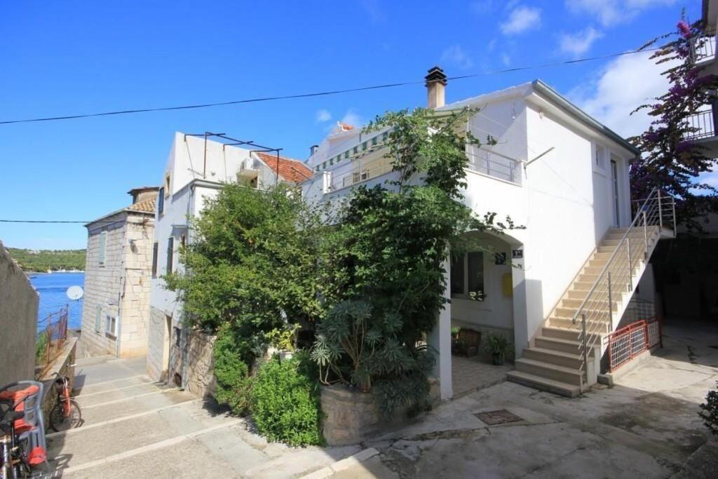 Apartments Zoki - Great Location Close To The Sea Вис Экстерьер фото